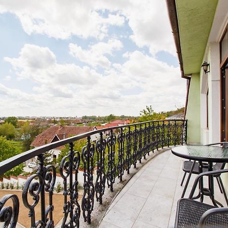 Rya Residence Oradea Bagian luar foto