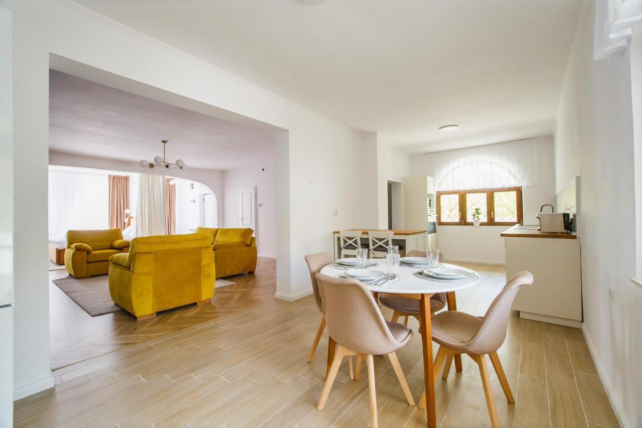 Rya Residence Oradea Bagian luar foto