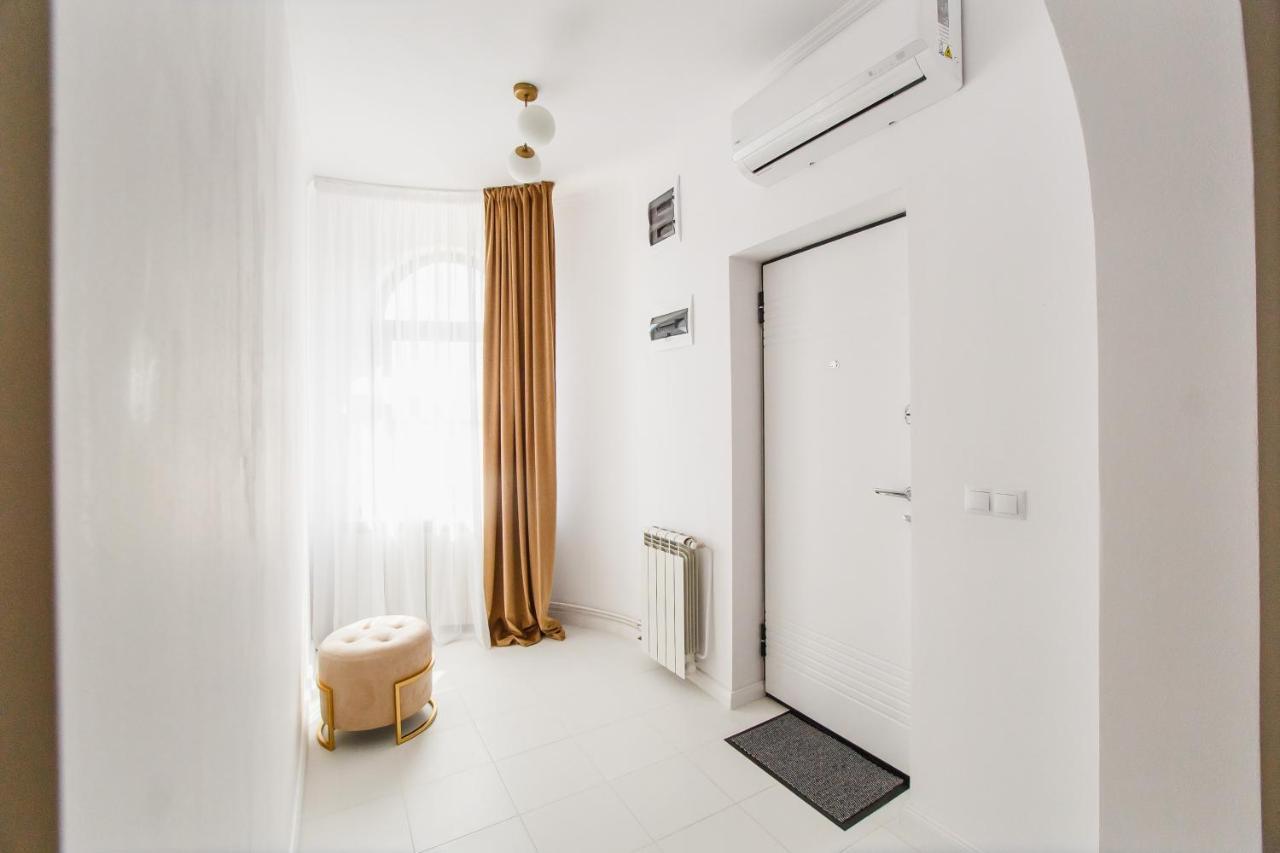 Rya Residence Oradea Bagian luar foto