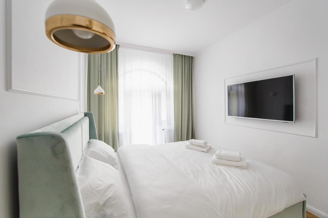 Rya Residence Oradea Bagian luar foto