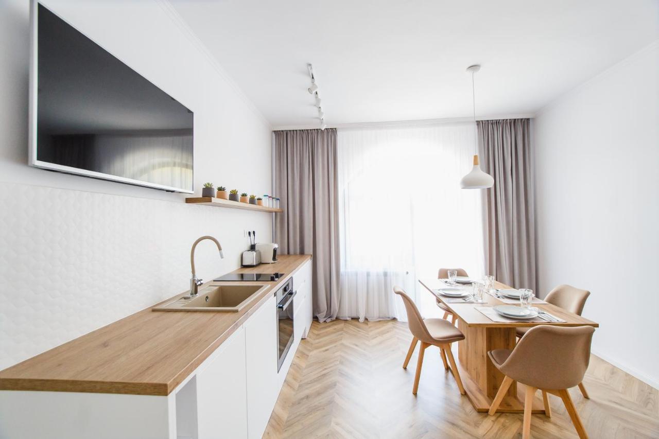 Rya Residence Oradea Bagian luar foto