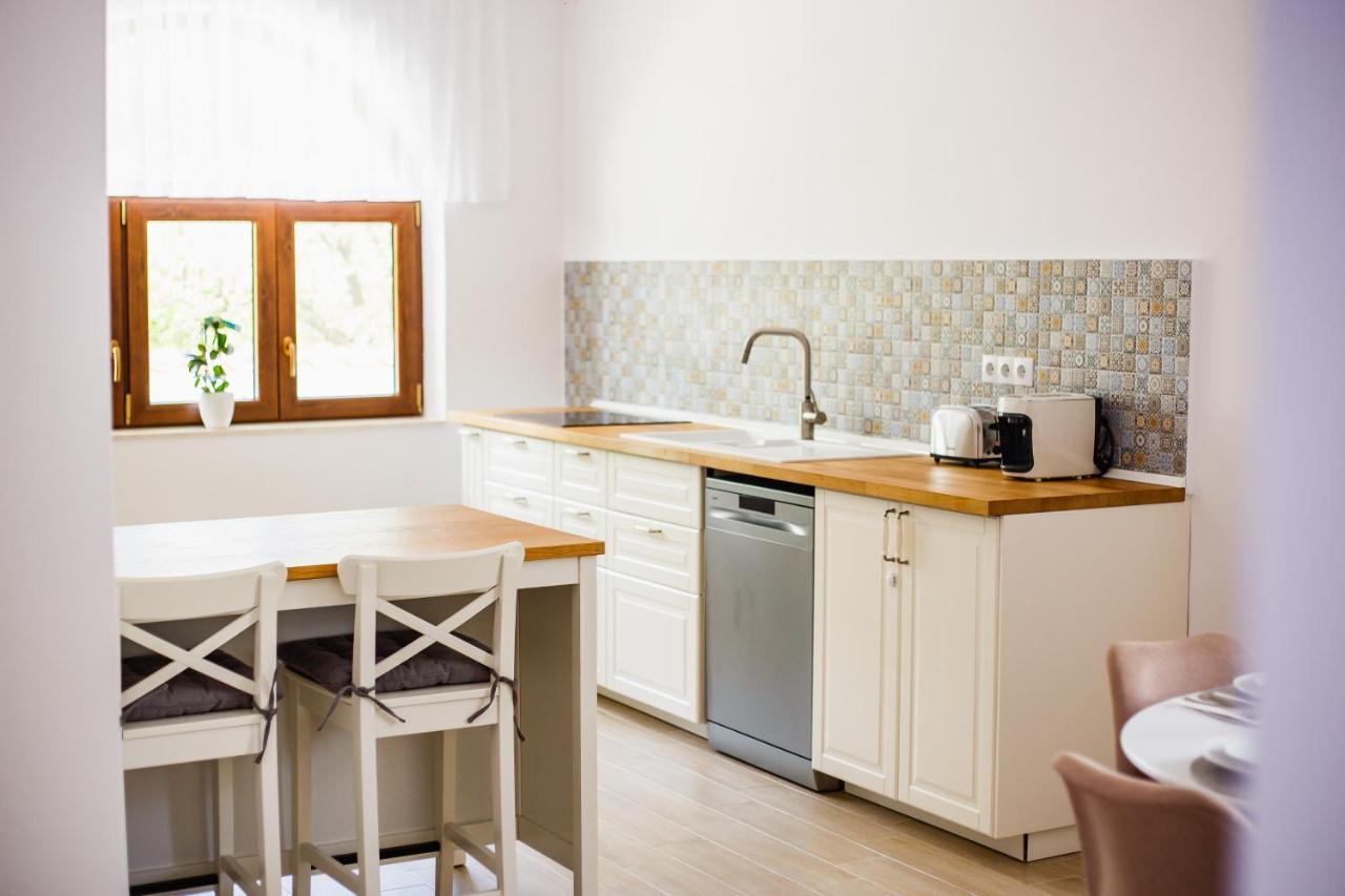 Rya Residence Oradea Bagian luar foto