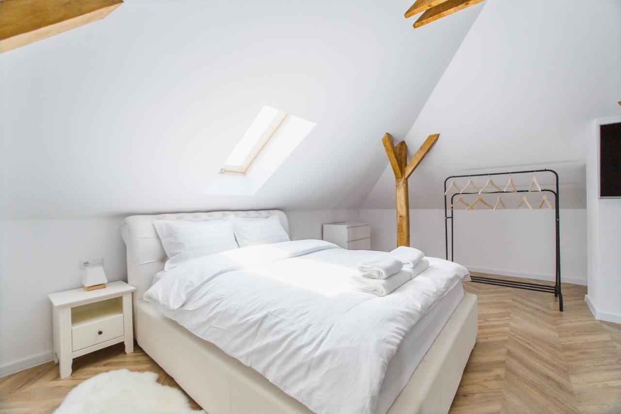 Rya Residence Oradea Bagian luar foto