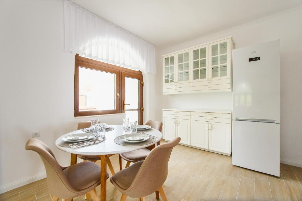 Rya Residence Oradea Bagian luar foto