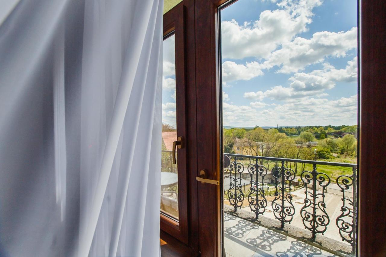 Rya Residence Oradea Bagian luar foto