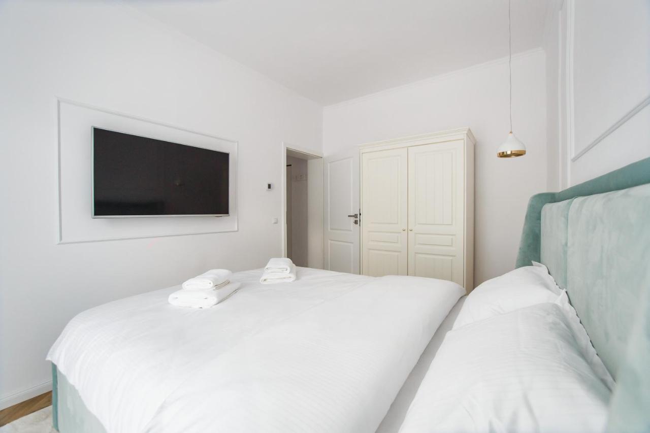Rya Residence Oradea Bagian luar foto