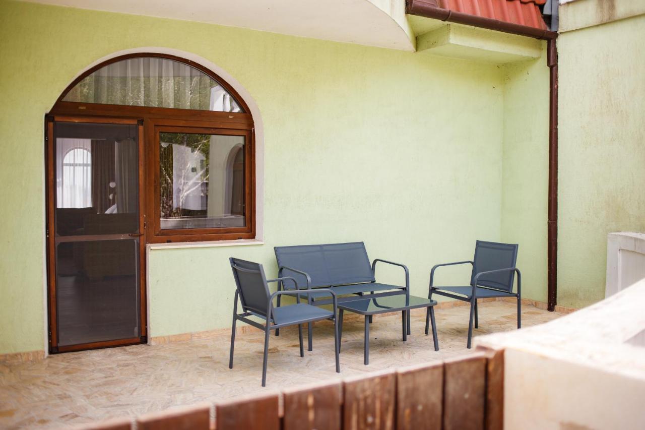 Rya Residence Oradea Bagian luar foto