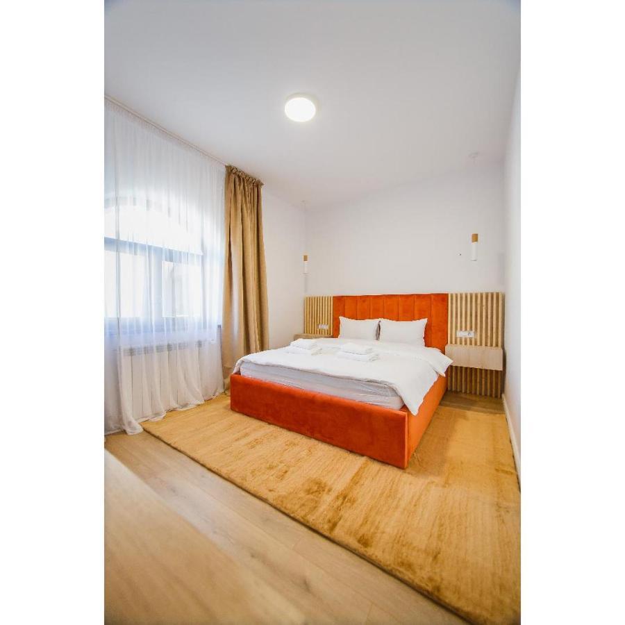 Rya Residence Oradea Bagian luar foto